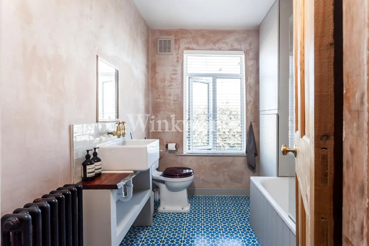 Rosebery Avenue, London, N17, photo 9