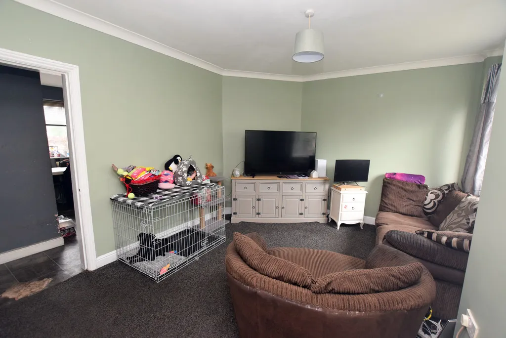Crescent Road, Hadley, TF1, photo 2