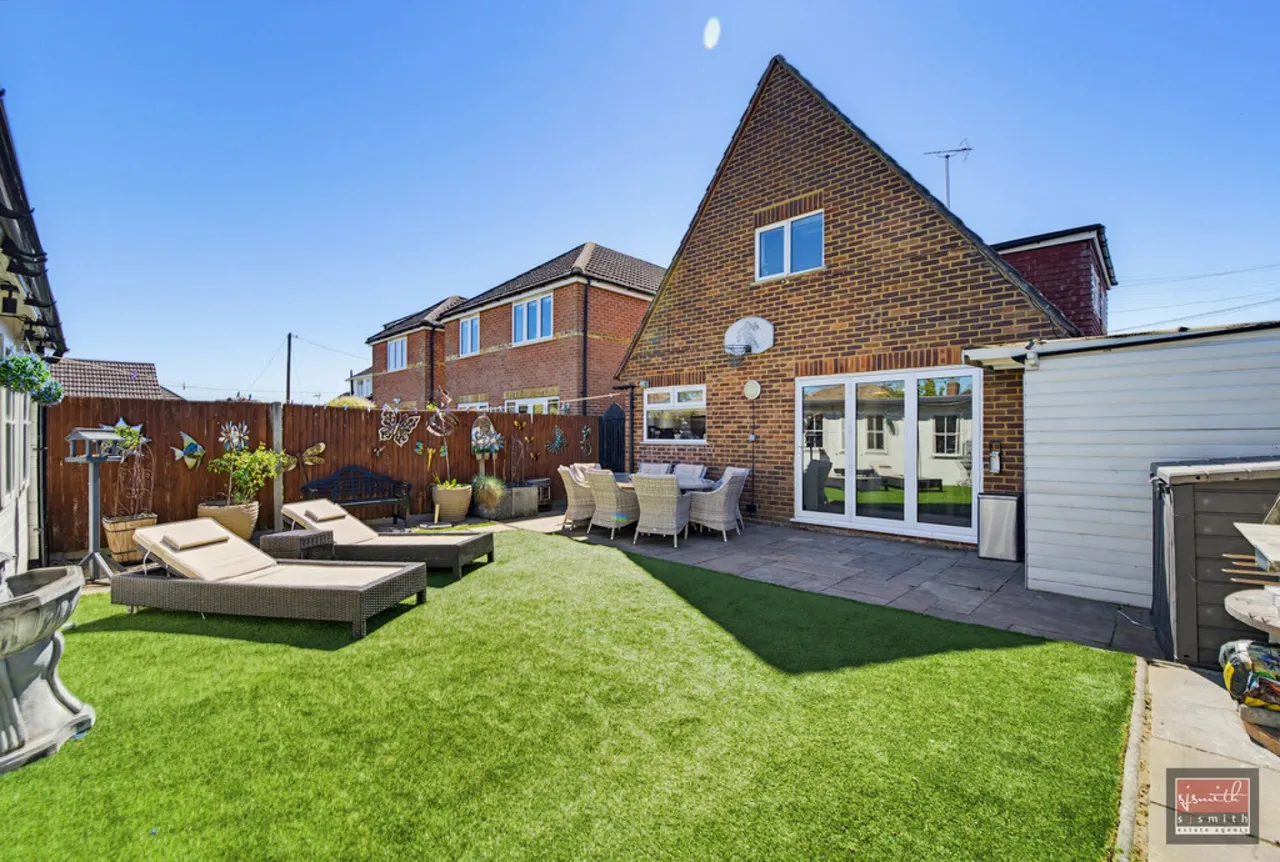 5 bed house for sale, Junction Road, Ashford
