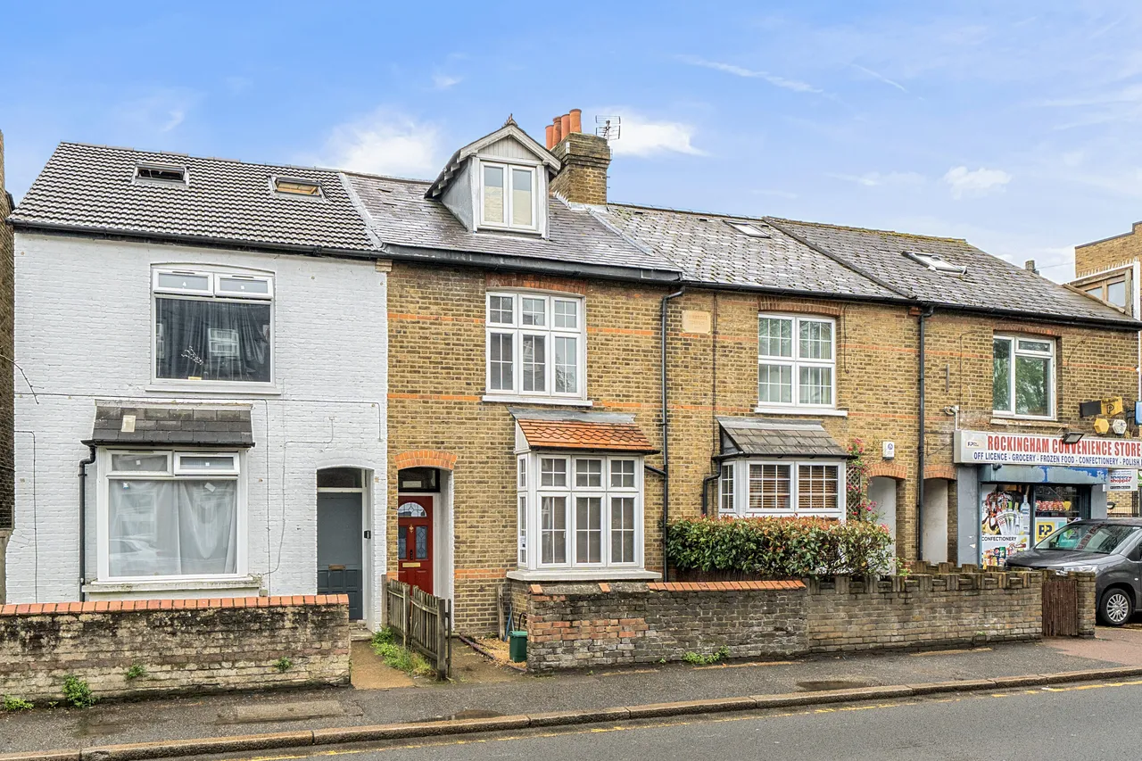 5 bed property for sale — Rockingham Road, Uxbridge, UB8