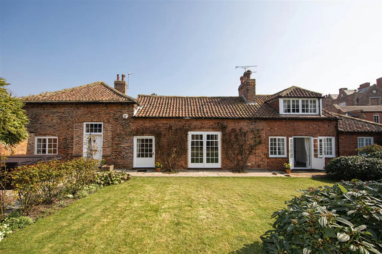 4 bed house to rent — Church Street, Goldsborough