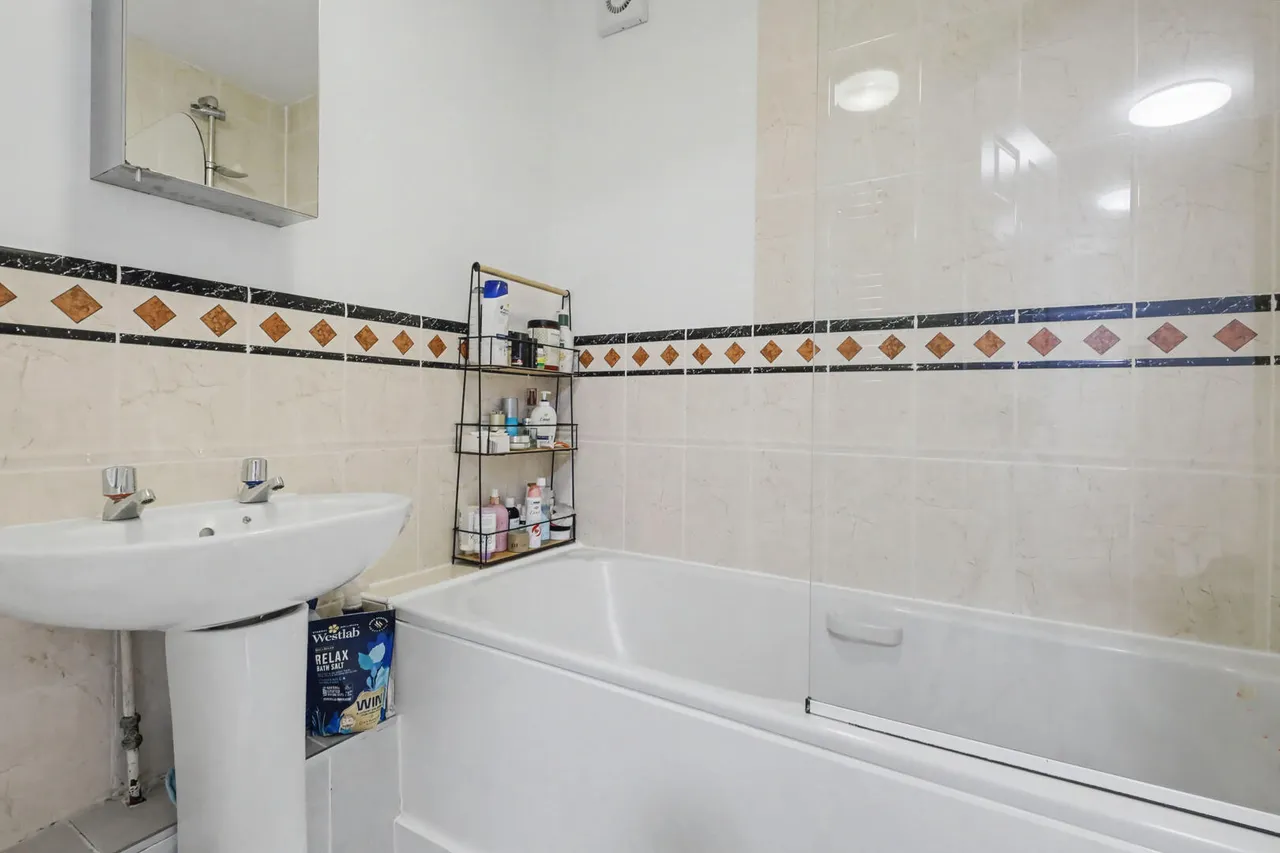 Hudson Way, London, N9, photo 9