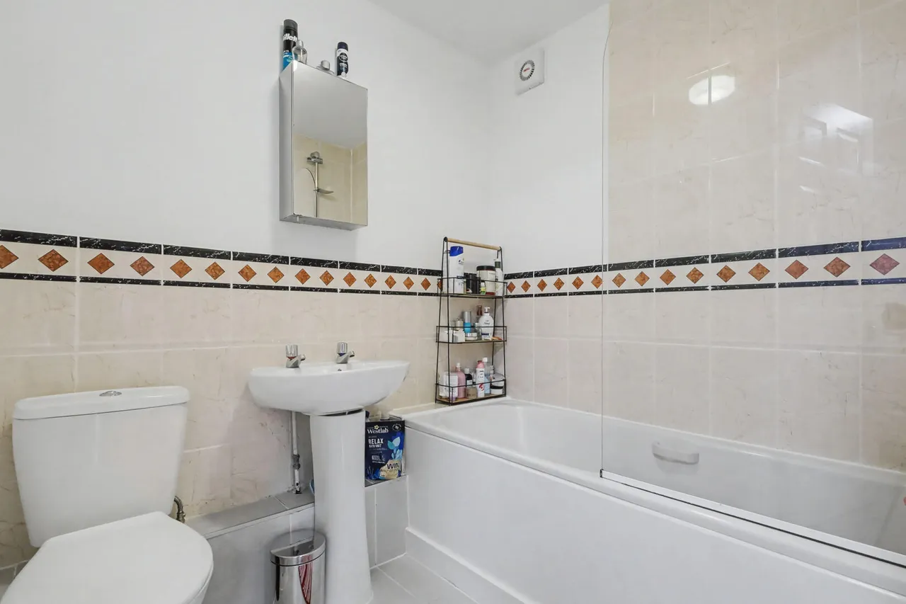 Hudson Way, London, N9, photo 8
