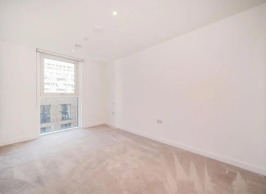 Royal Crest Avenue, Royal Wharf, E16, photo 5
