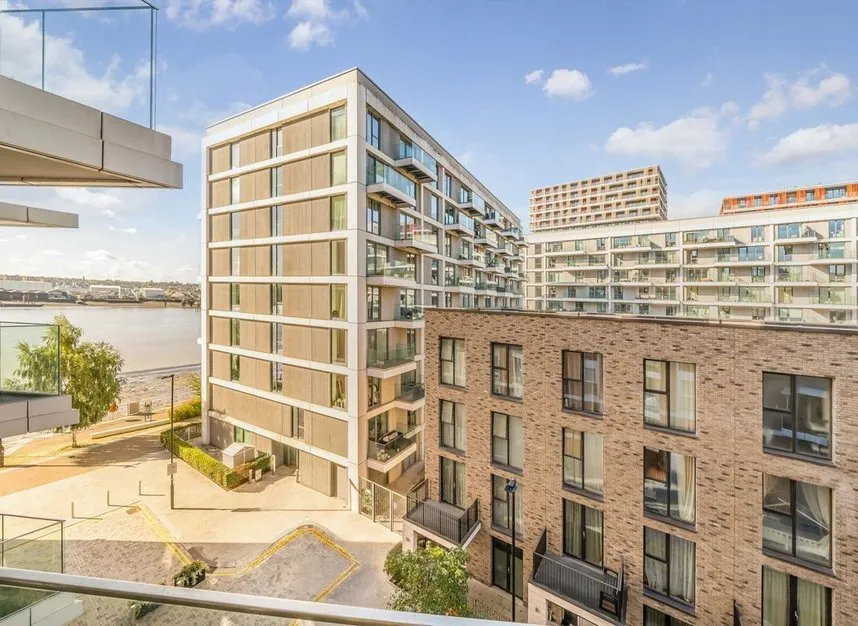 2 bed property for sale, Royal Crest Avenue, Royal Wharf, E16