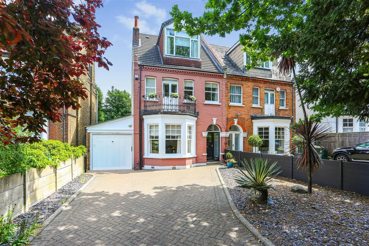 6 bed house for sale — Sherwood Park Road, Sutton, SM1 2SG