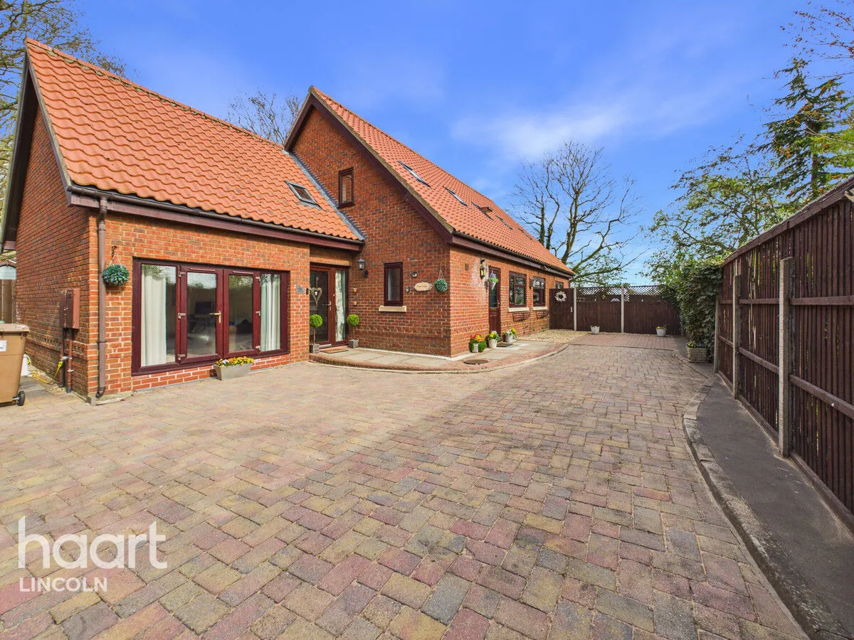 4 bed house for sale, Boundary Lane, South Hykeham, LN6
