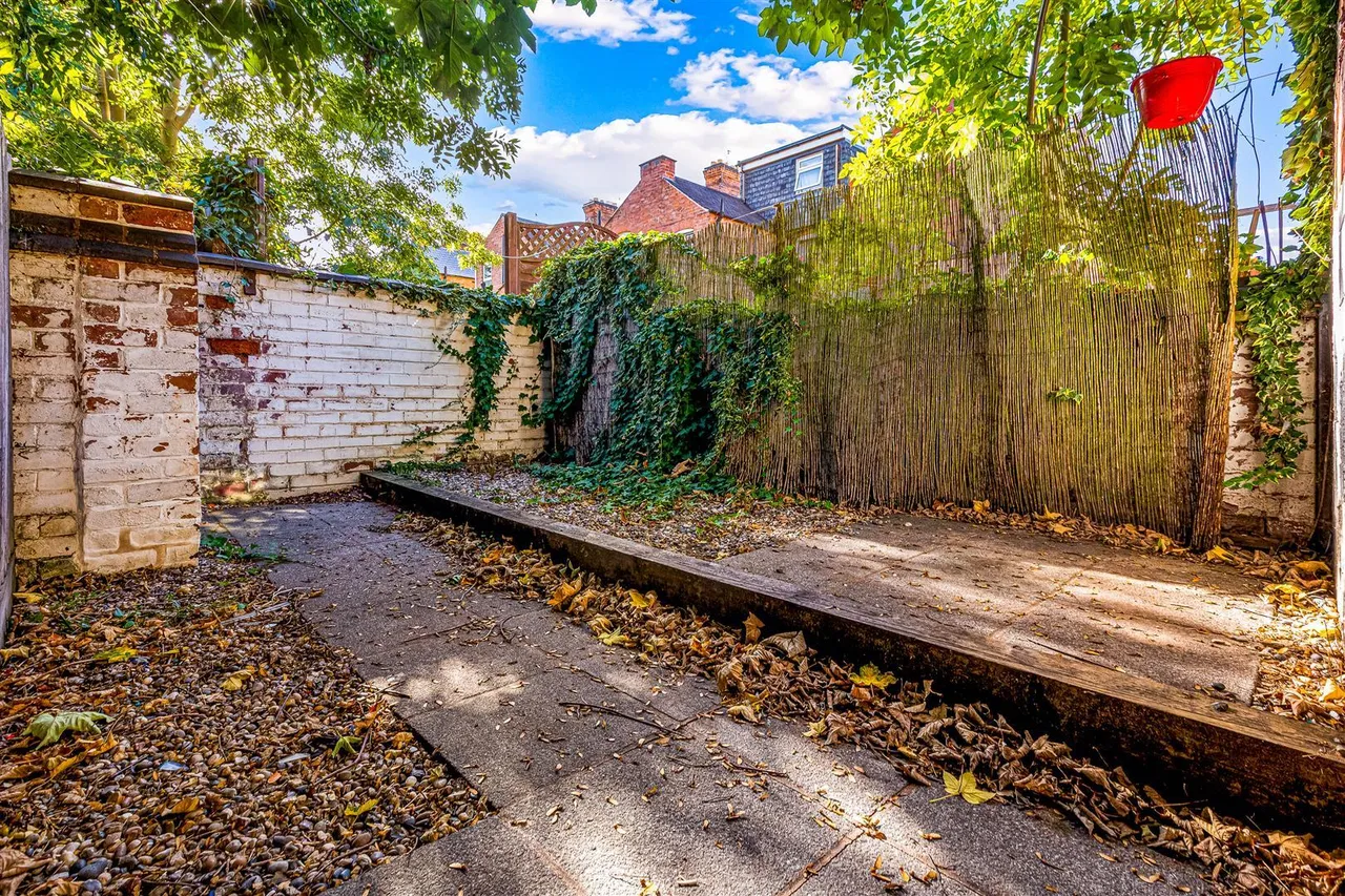 Knighton Fields Road East, Knighton Fields, LE2, photo 4
