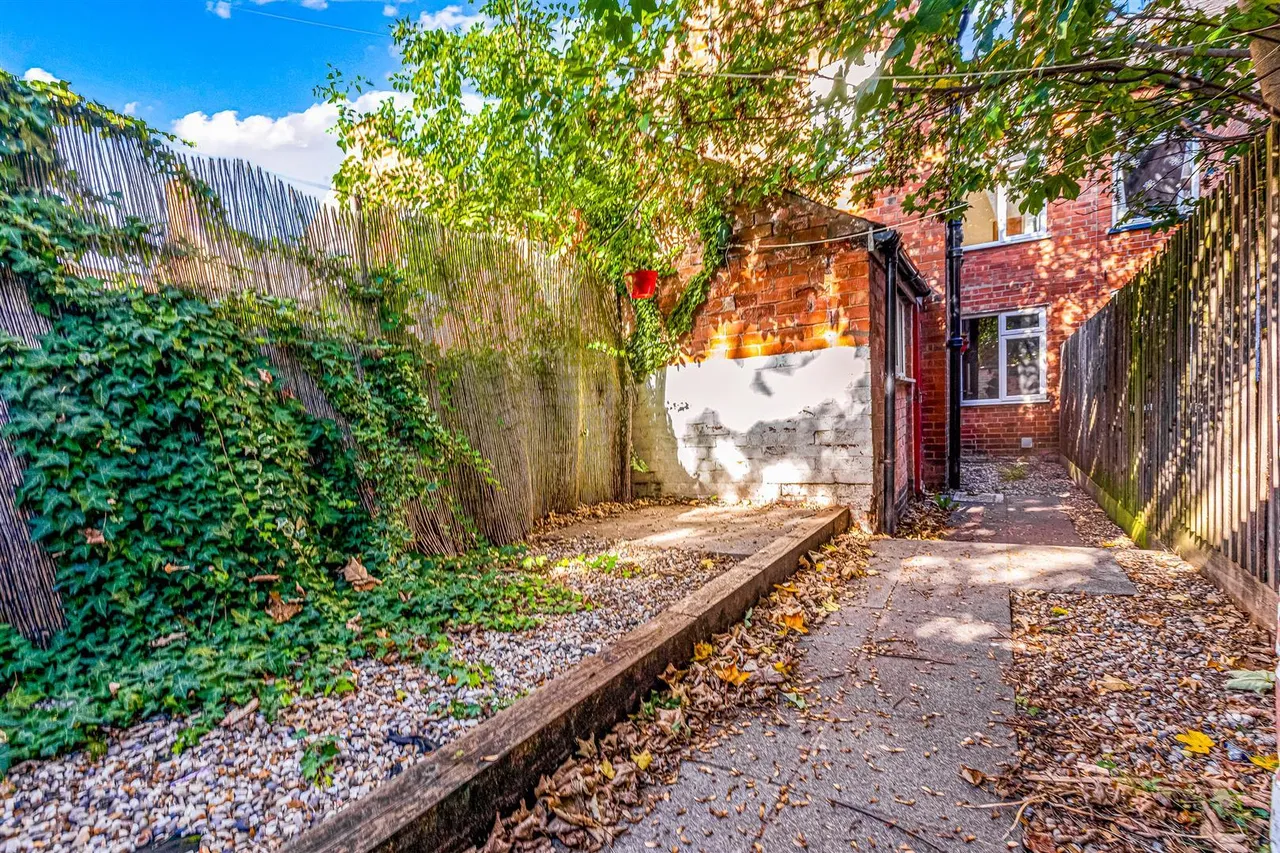 Knighton Fields Road East, Knighton Fields, LE2, photo 21
