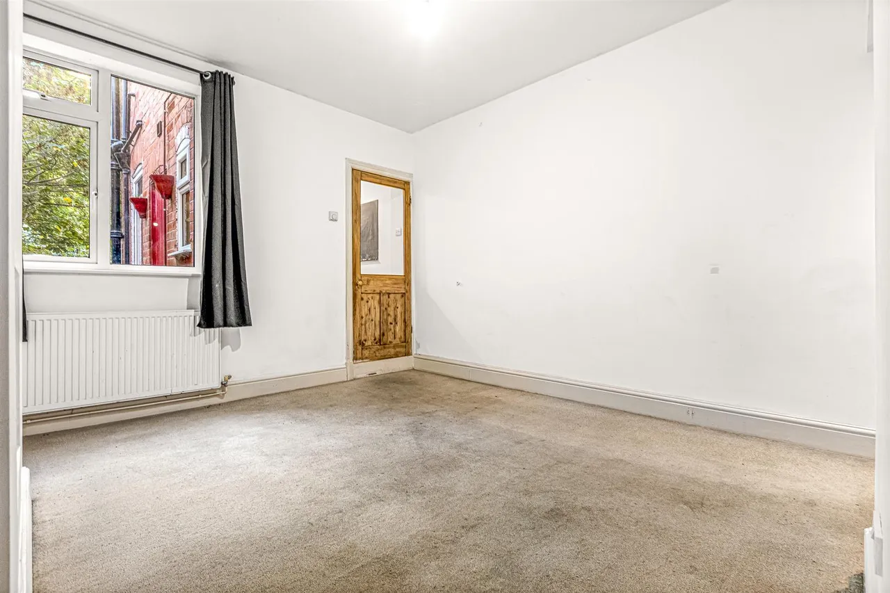 Knighton Fields Road East, Knighton Fields, LE2, photo 7