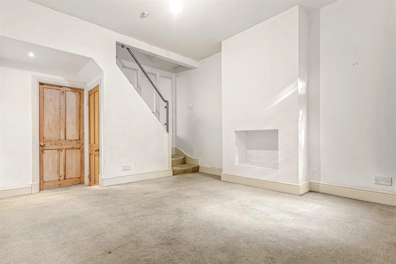 Knighton Fields Road East, Knighton Fields, LE2, photo 2