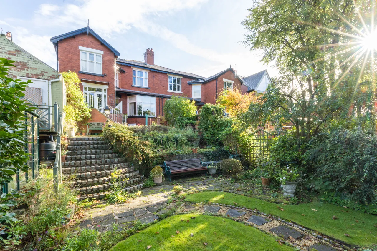 Wigan Lane, Whitley, WN1, photo 2