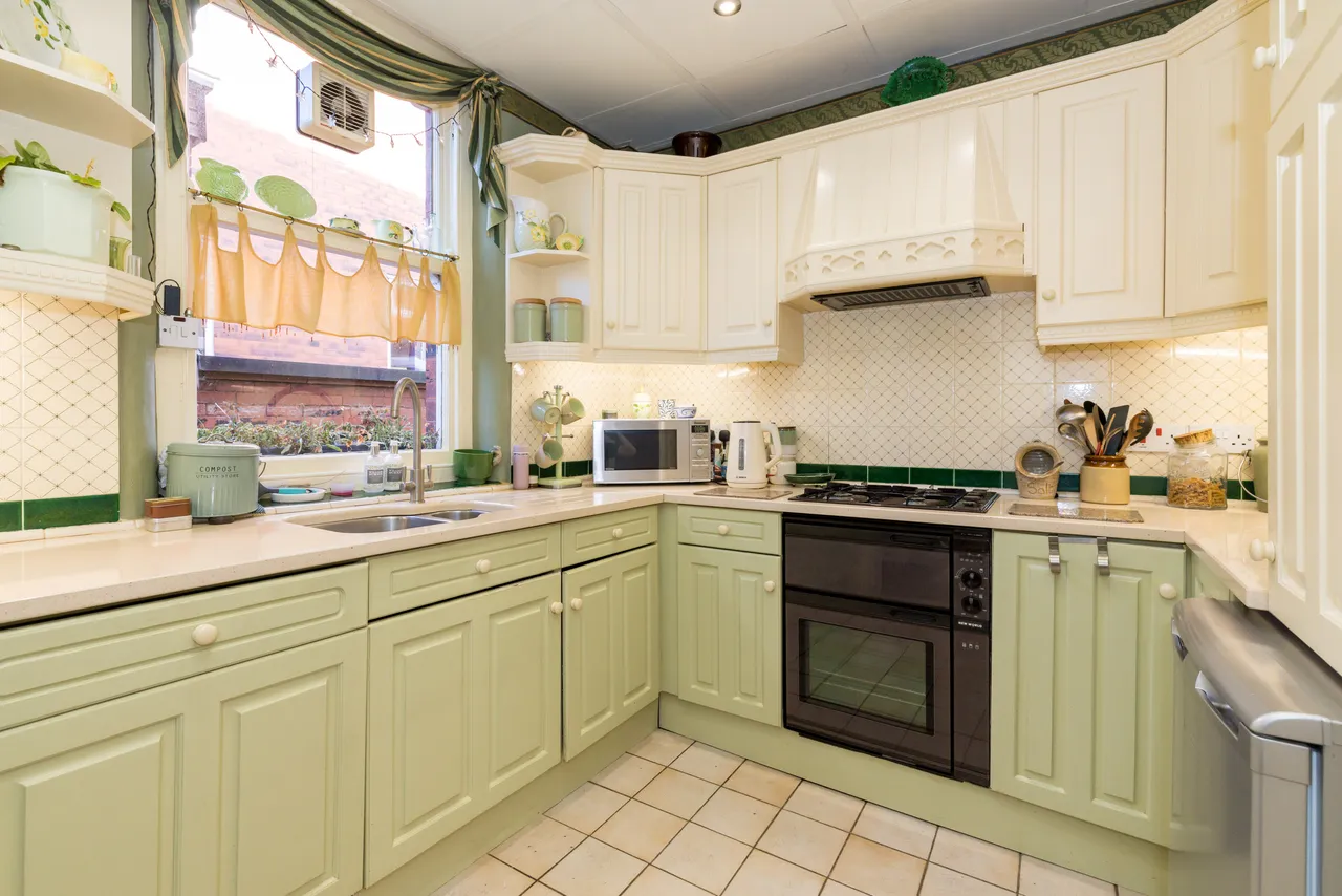 Wigan Lane, Whitley, WN1, photo 5