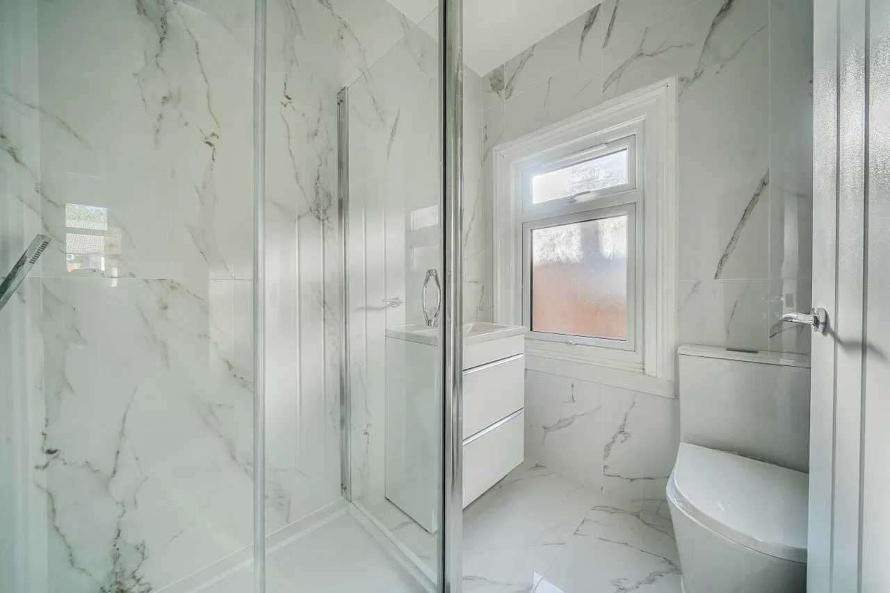 Honley Road, London, SE6, photo 8