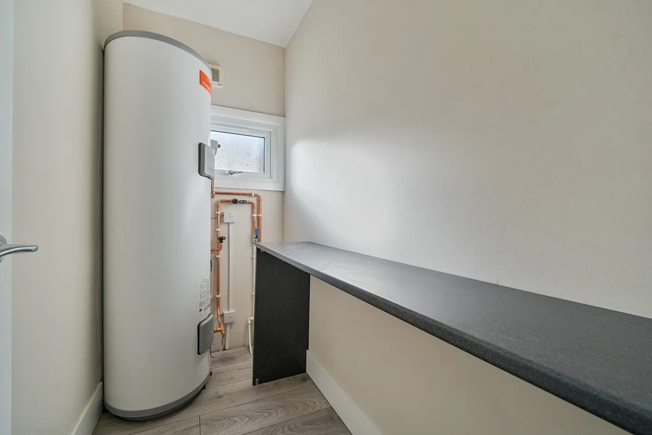 Honley Road, London, SE6, photo 12