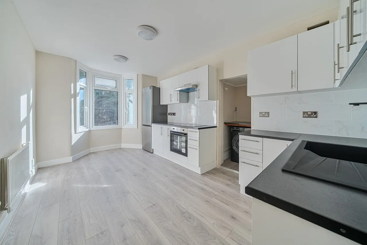 Honley Road, London, SE6, photo 4