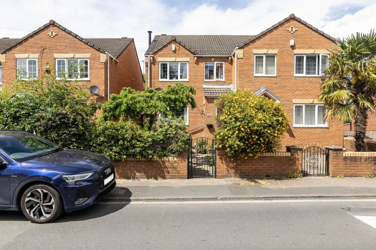 3 bed house for sale — Church Fields Mews, Castleford