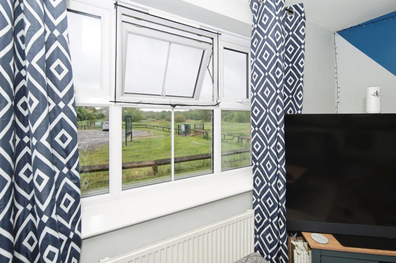 2 bed flat for sale — Damselfly Court, Nuneaton