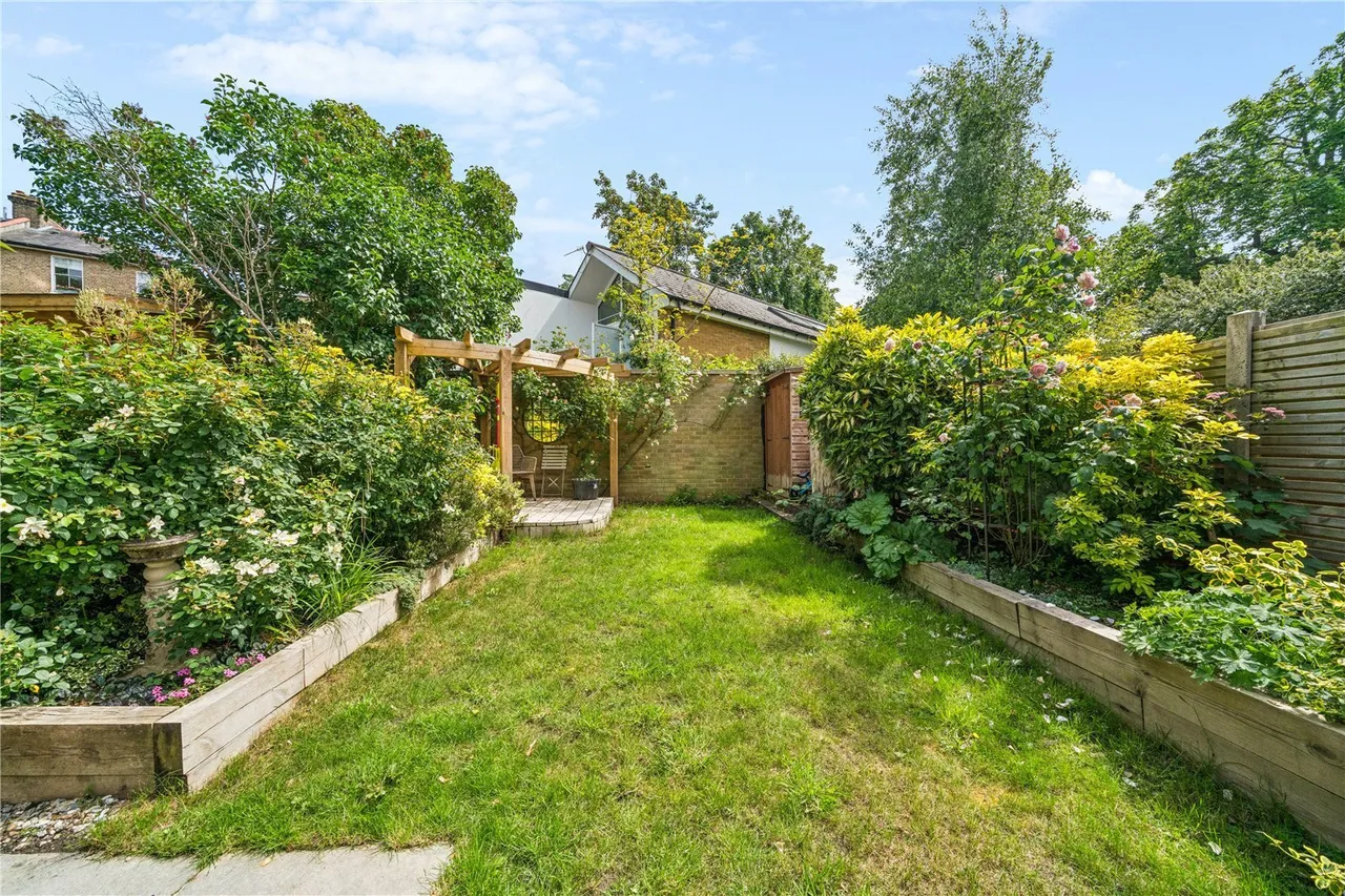 Endlesham Road, London, SW12, photo 13