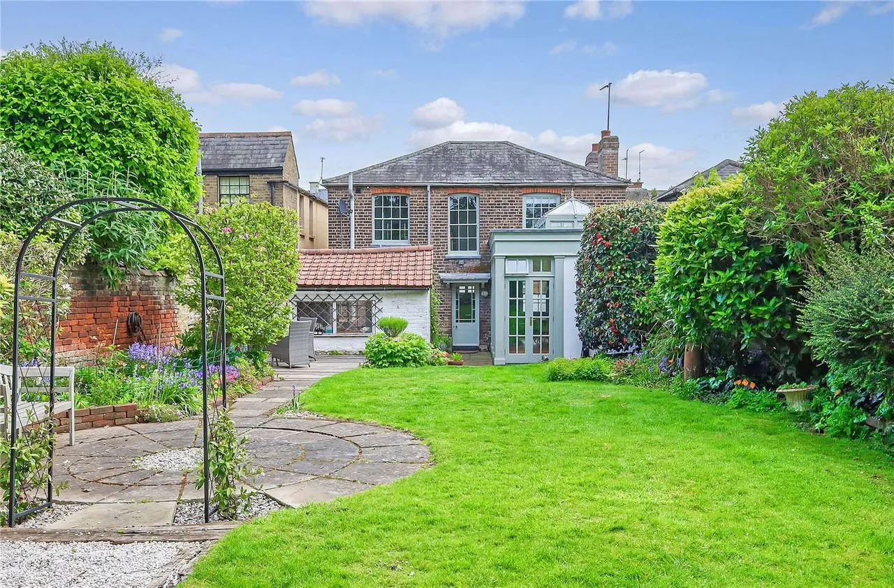 St. Johns Road, Chelmsford, Essex, CM2 9PE, photo 2