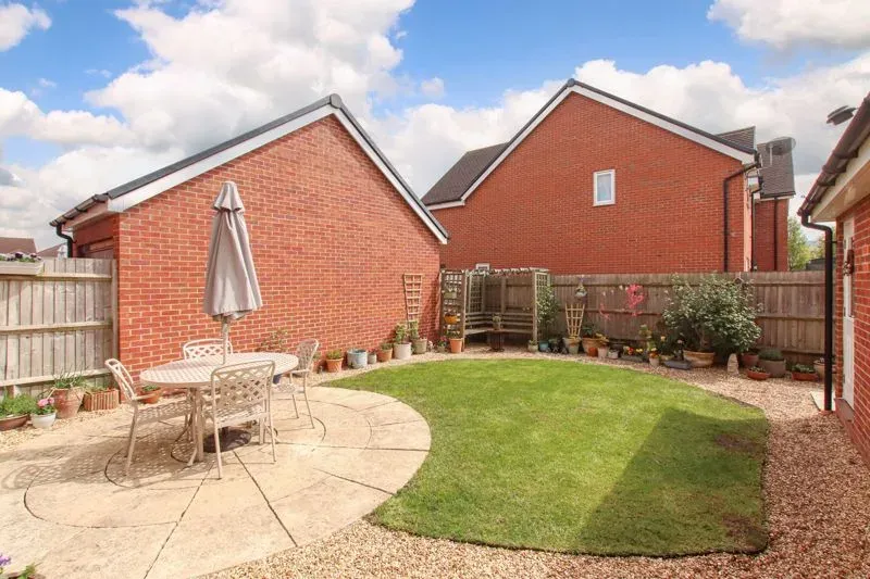 Hewgal Way, Aston Clinton, Buckinghamshire, HP22 5NP, photo 4
