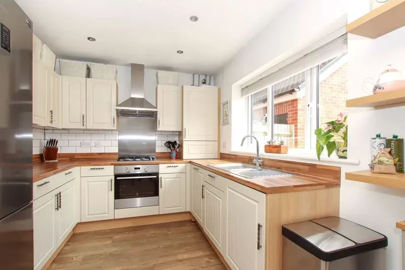 Hewgal Way, Aston Clinton, Buckinghamshire, HP22 5NP, photo 2