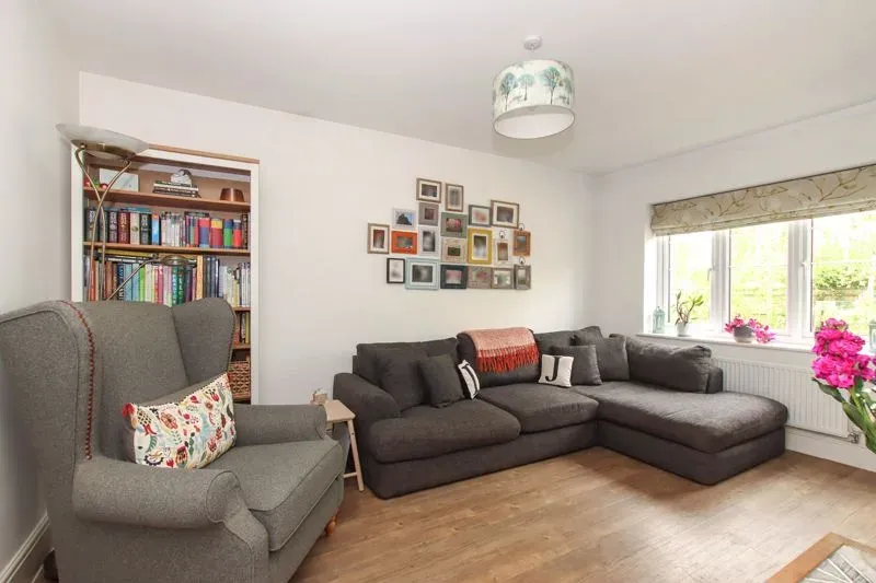 Hewgal Way, Aston Clinton, Buckinghamshire, HP22 5NP, photo 3