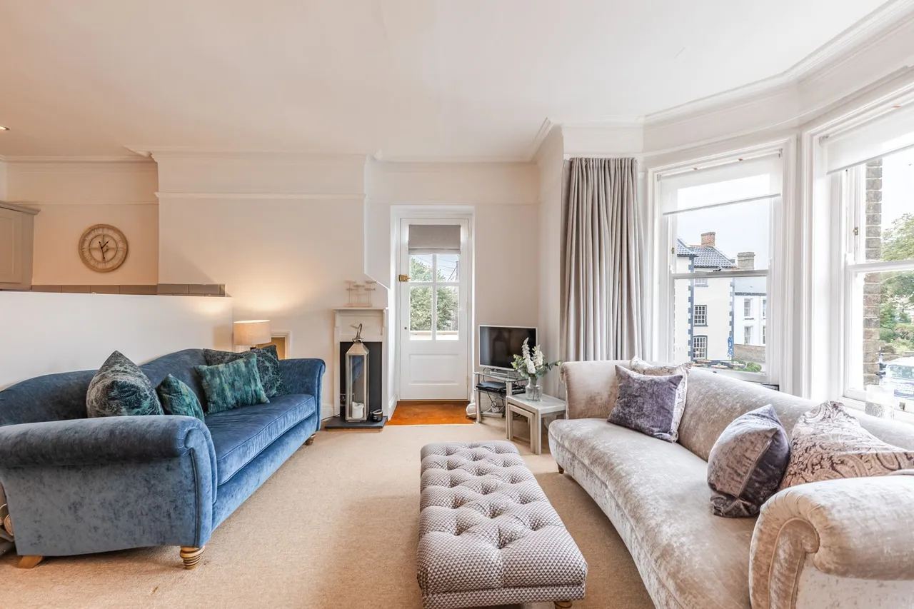 2 bed flat for sale, Grand Two Bedroom Apartment in Wells-