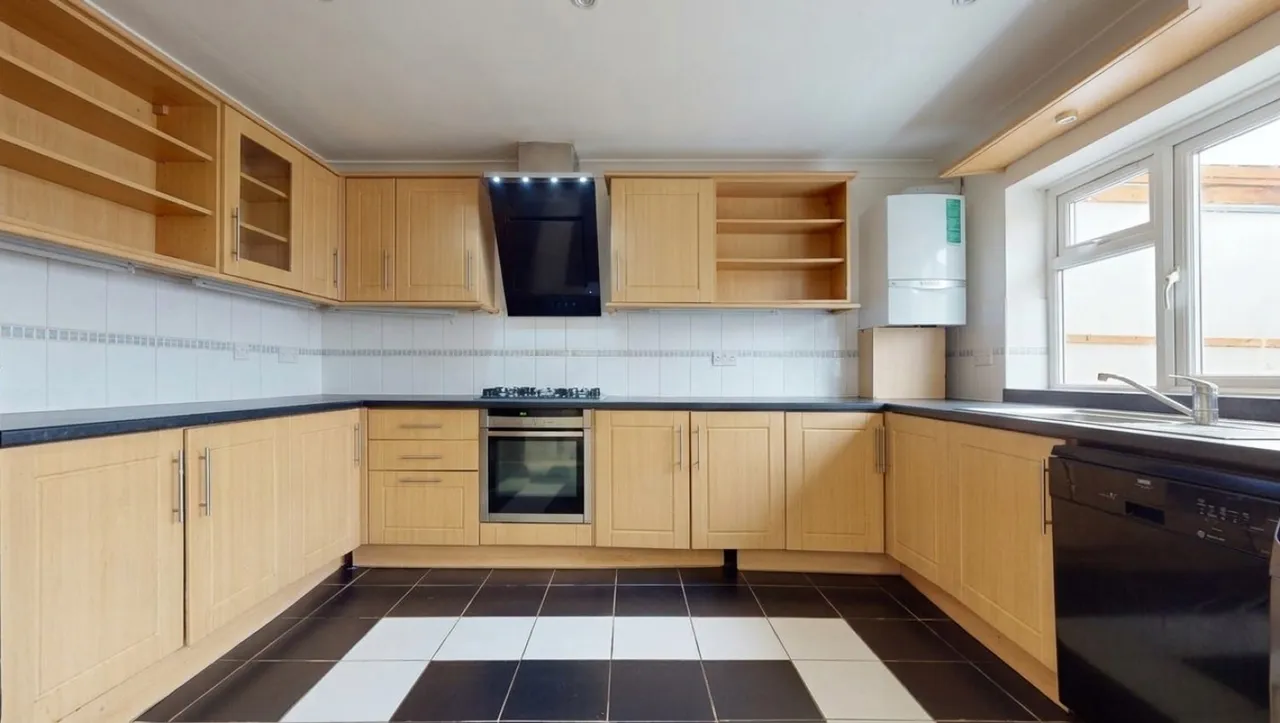 Betham Road, Greenford, UB6, photo 11