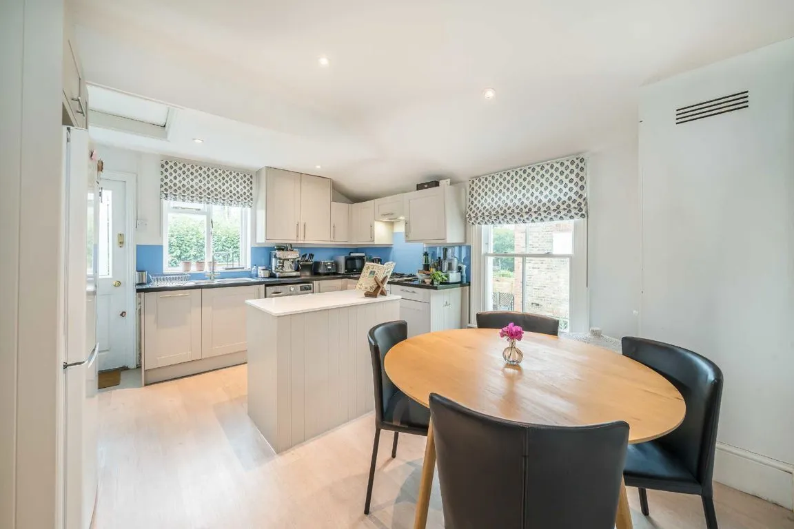 Haverhill Road, SW12, photo 3