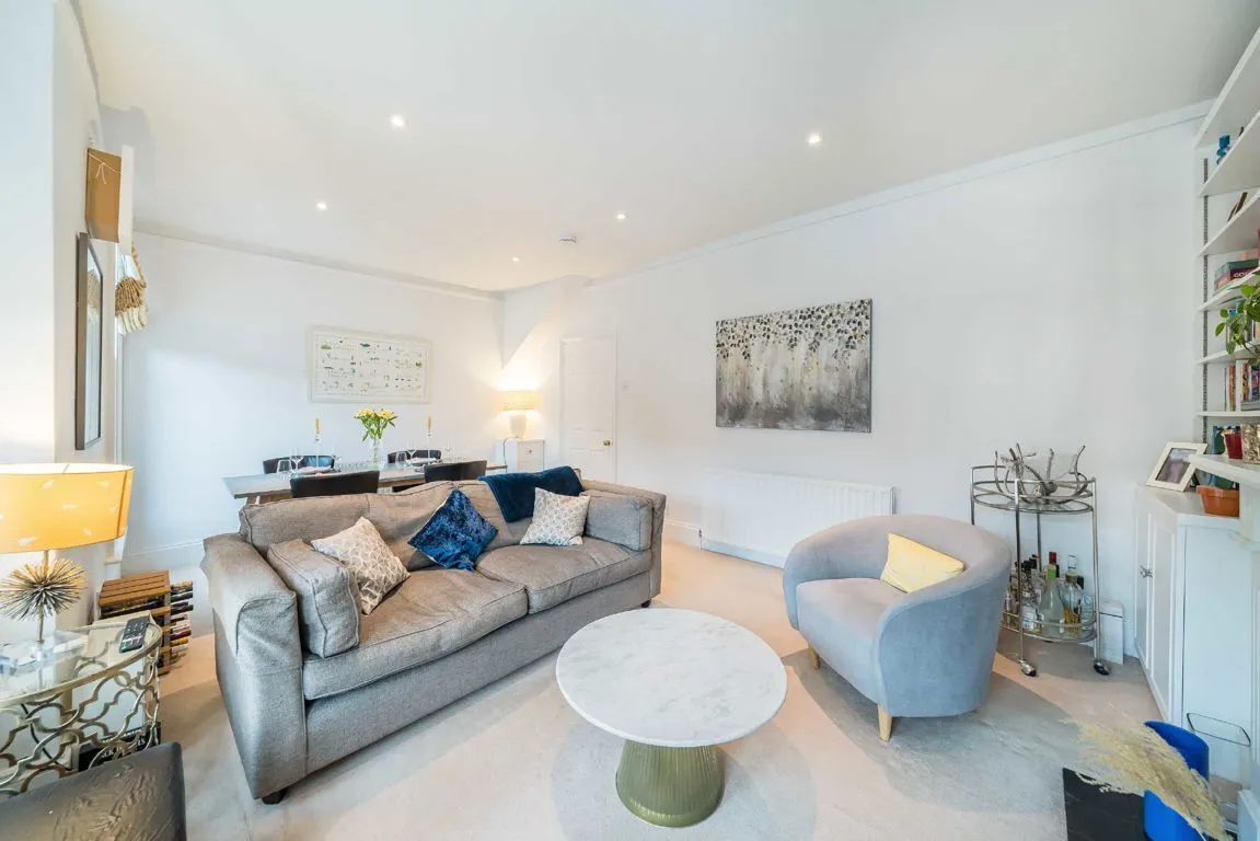 Haverhill Road, SW12, photo 2