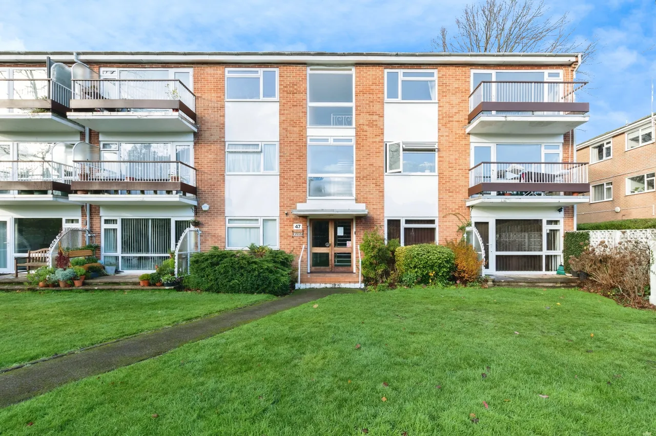 2 bed flat for sale — Cavendish Road, Bournemouth