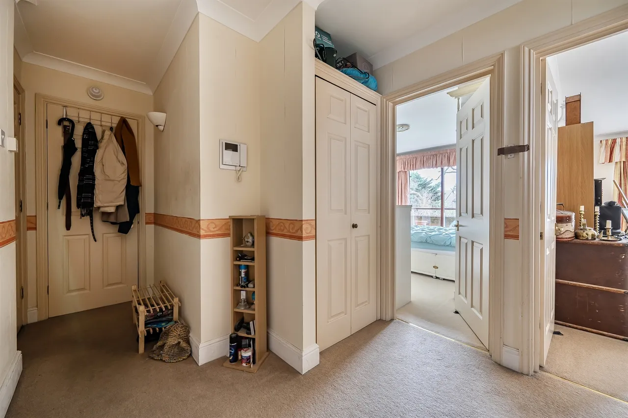 The Ridgeway, Enfield, photo 9