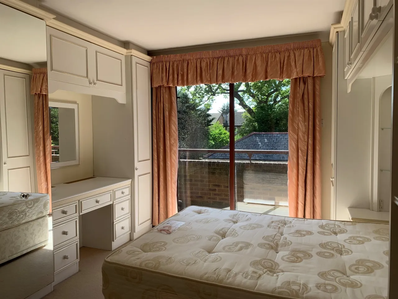 The Ridgeway, Enfield, photo 5