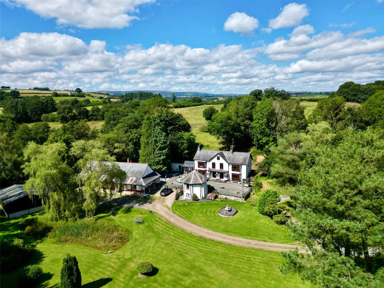 Golf Links Road, Builth Wells, photo 5