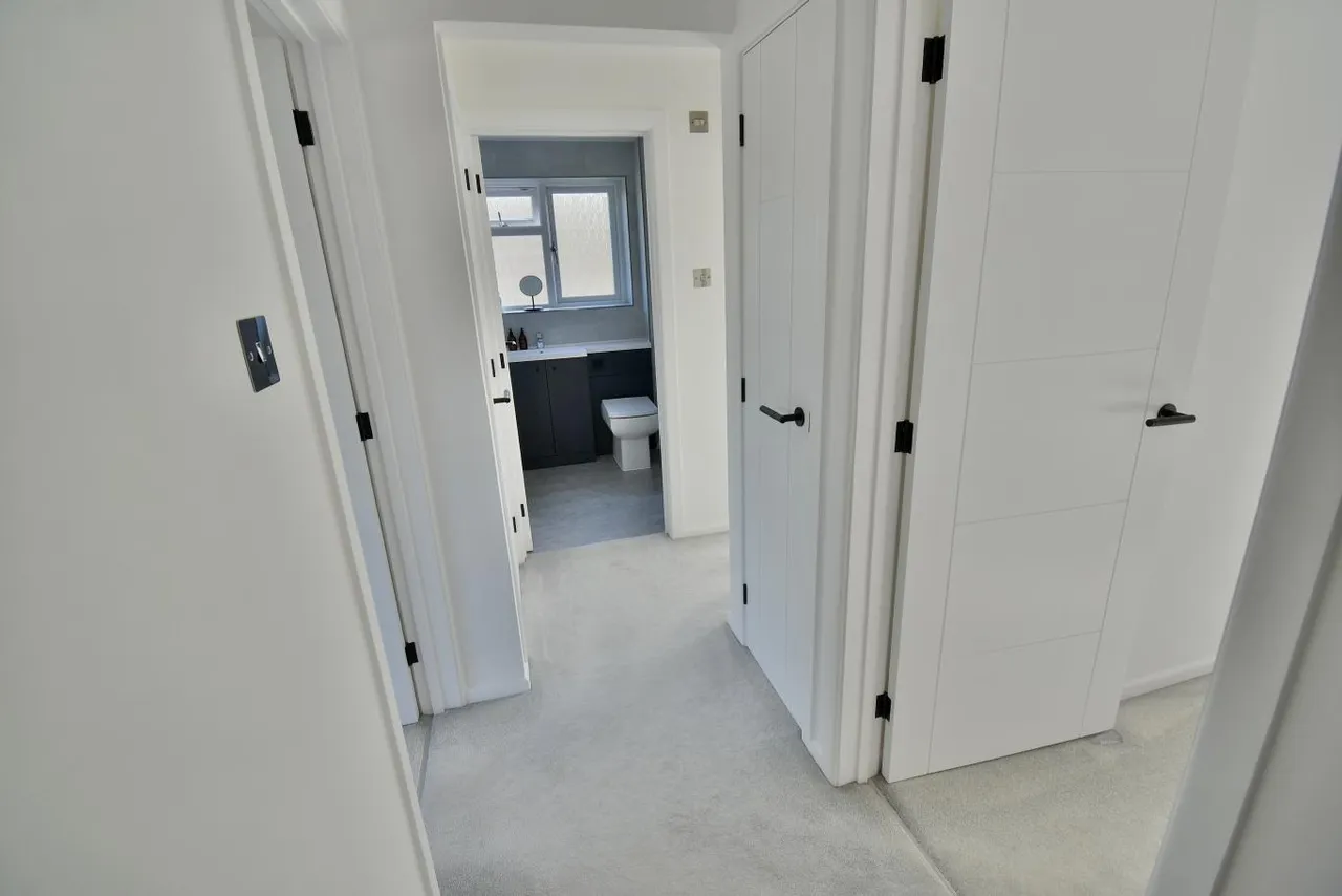The Pines, BH22, photo 9