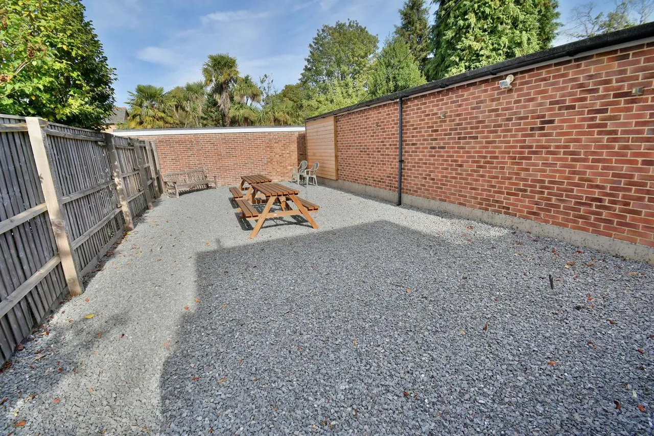 The Pines, BH22, photo 10