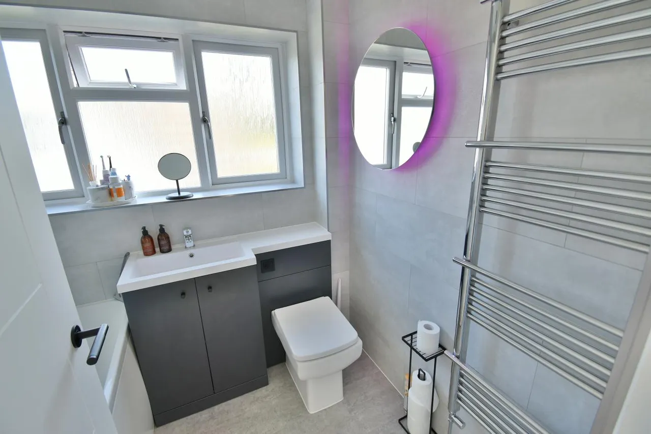 The Pines, BH22, photo 7