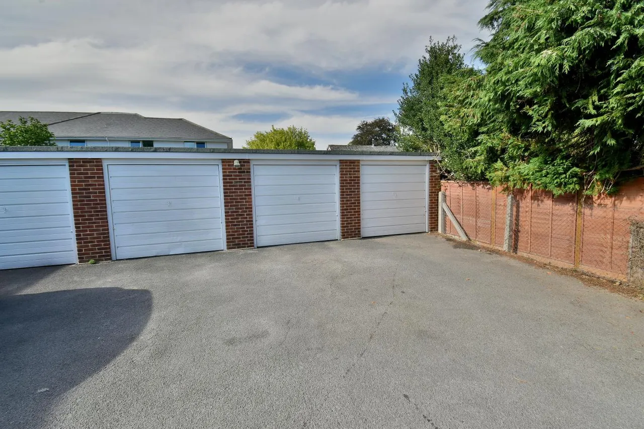 The Pines, BH22, photo 11