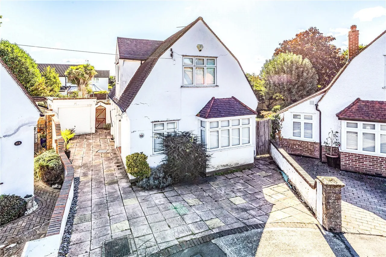 Circle Gardens, Byfleet, photo 31