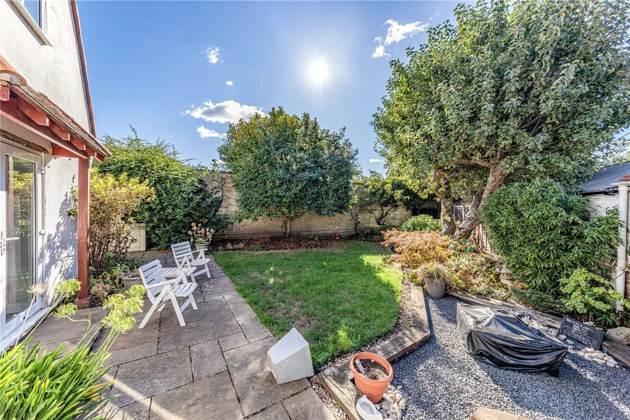 Circle Gardens, Byfleet, photo 25
