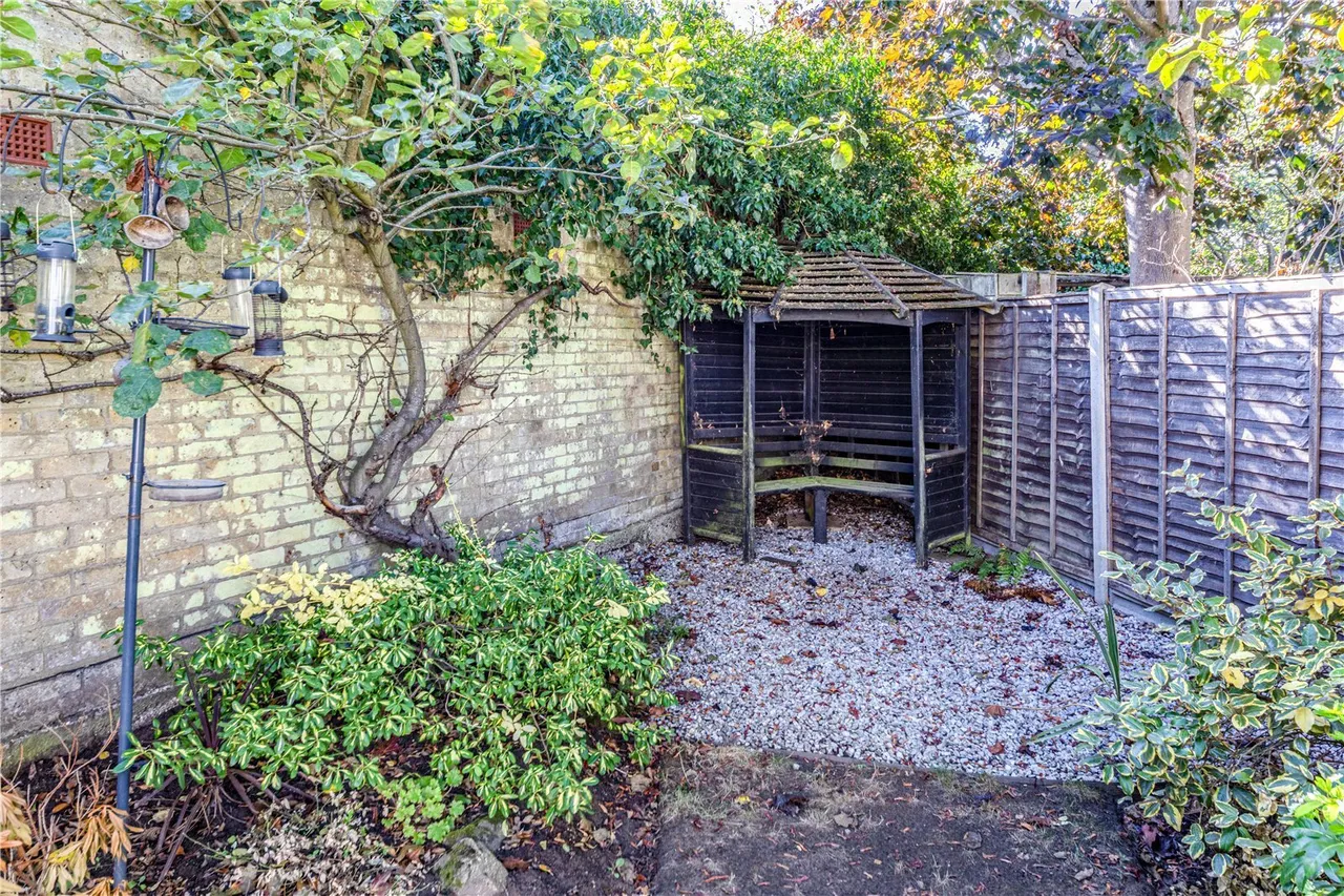 Circle Gardens, Byfleet, photo 27