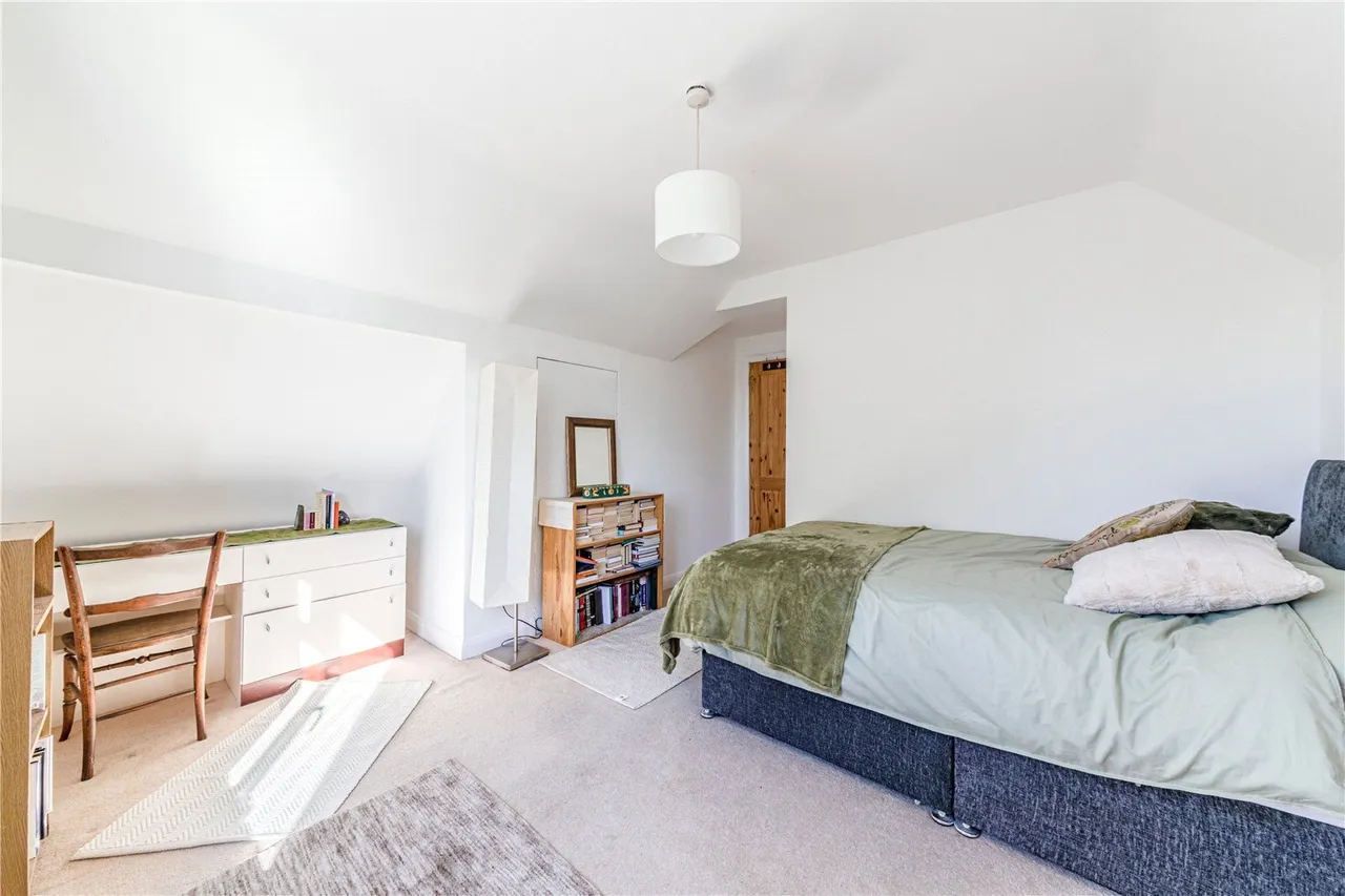 Circle Gardens, Byfleet, photo 22