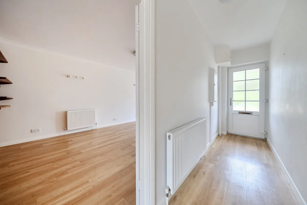 Firgrove Court, Farnham, GU9, photo 6