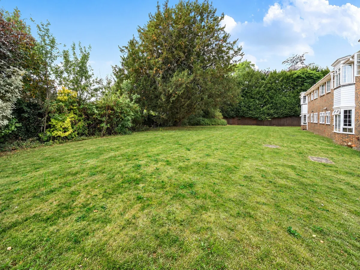 Firgrove Court, Farnham, GU9, photo 14