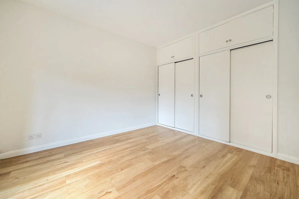 Firgrove Court, Farnham, GU9, photo 9