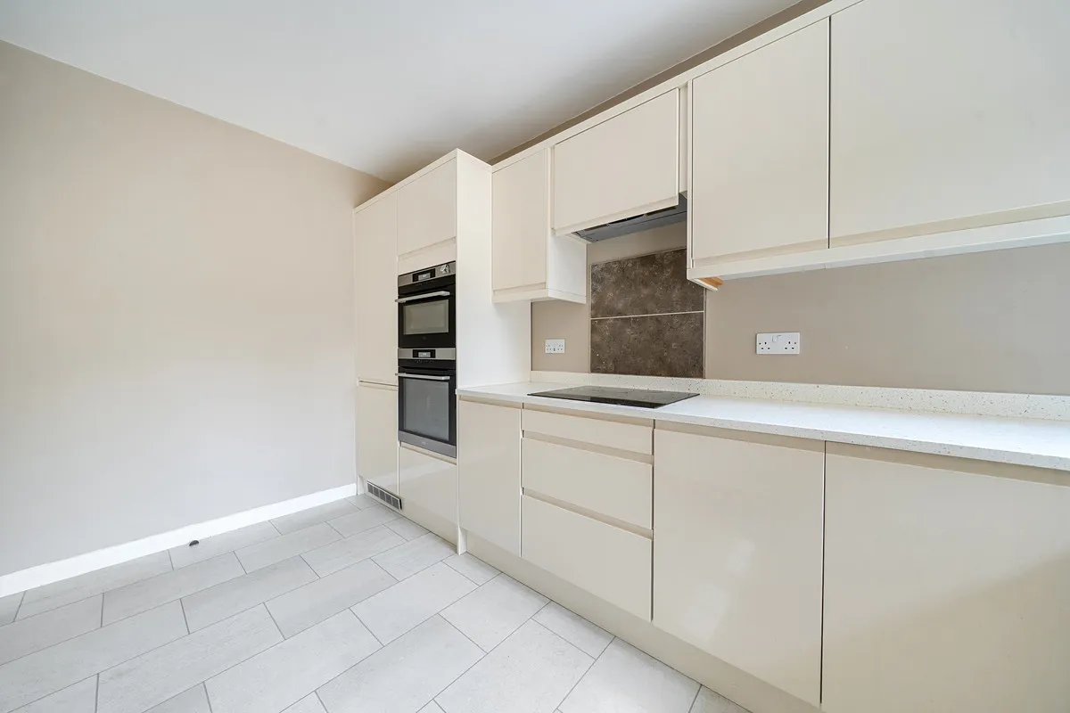Firgrove Court, Farnham, GU9, photo 7