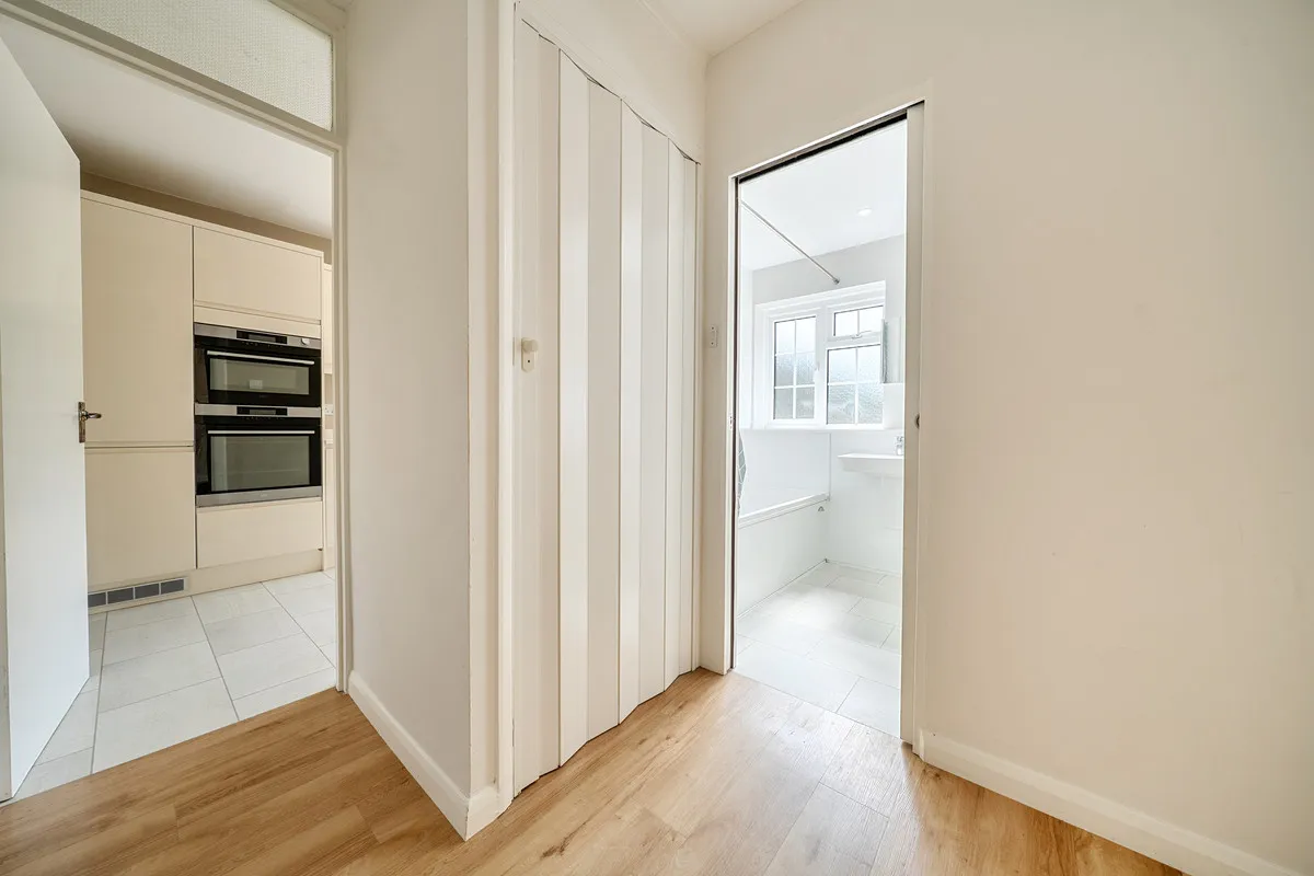 Firgrove Court, Farnham, GU9, photo 12
