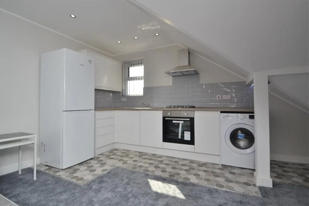 Harrogate Road, Moortown, LS17, photo 3
