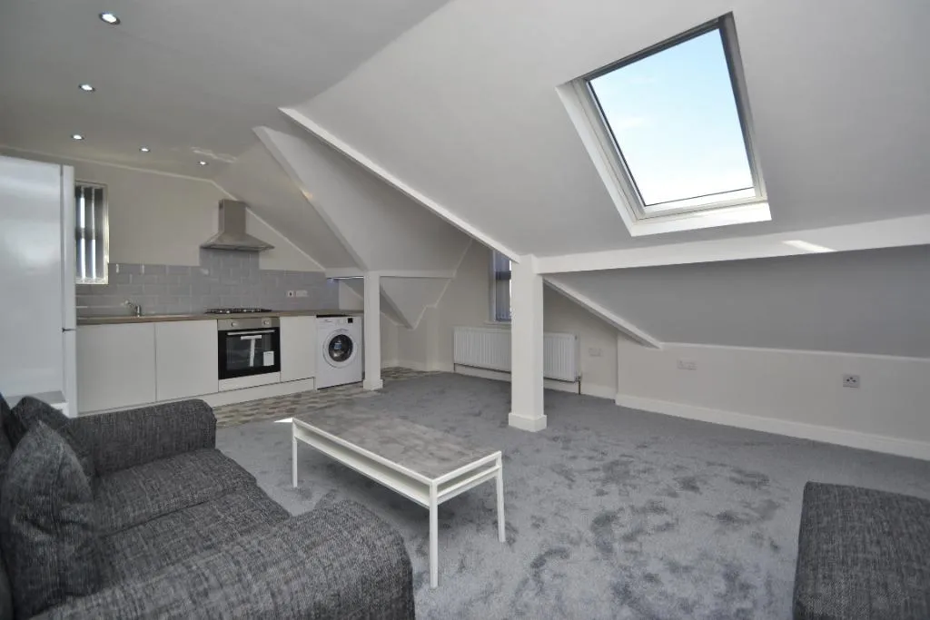 Harrogate Road, Moortown, LS17, photo 2